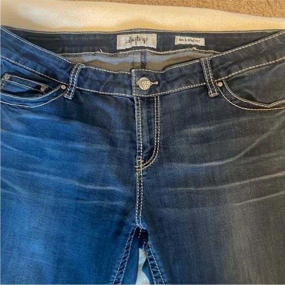 2 pair of Daytrip jeans - Picture 6 of 8